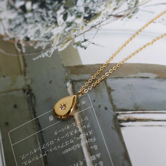 NEW 18K Gold Plated Teardrop Diamond Star Necklace - Picture 7 of 7